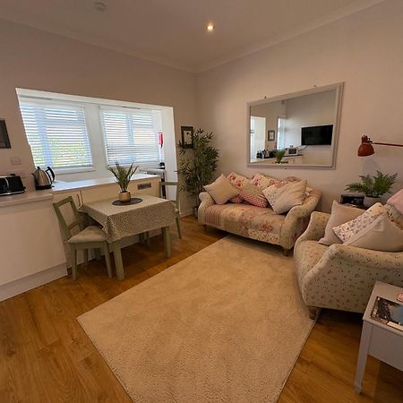 Flat In The Heart Of Leigh On Sea Less Than 2 Miles From The Beach Southend-on-Sea Exterior foto
